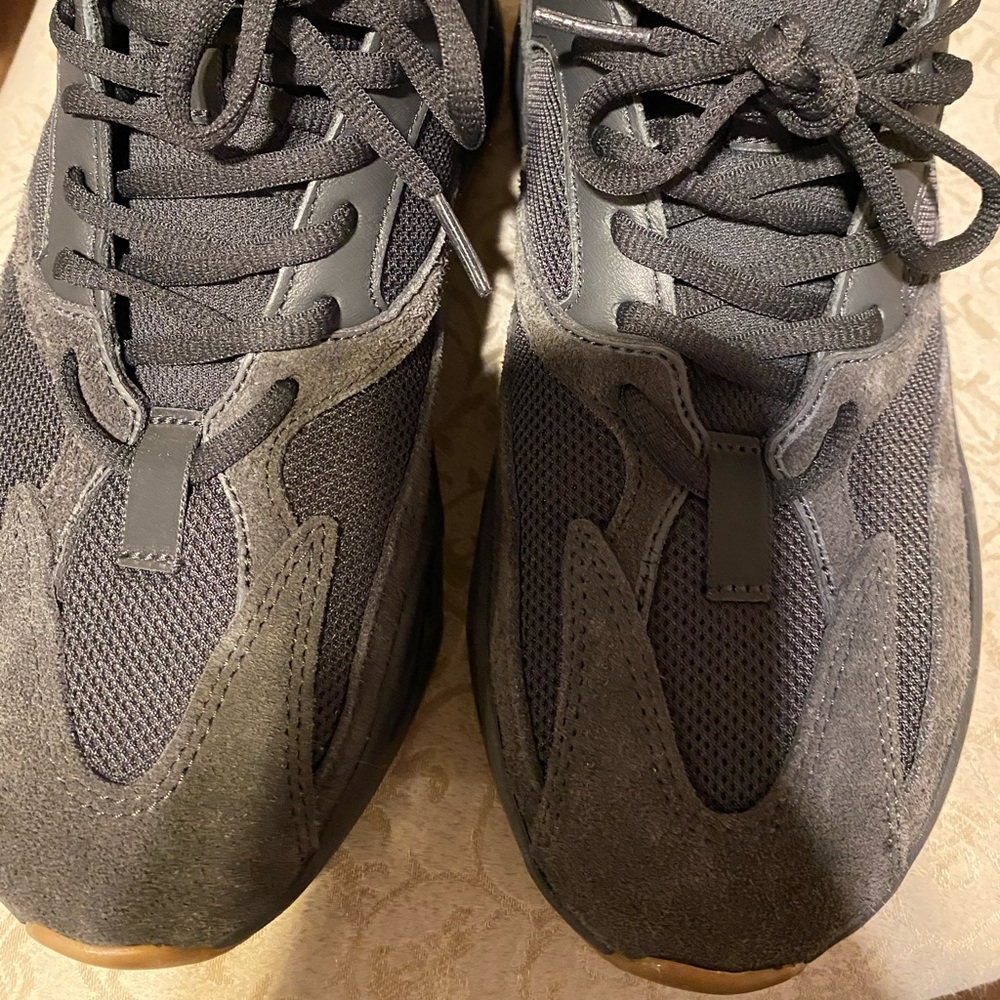 Yeezys Addidas 700 Utility Black